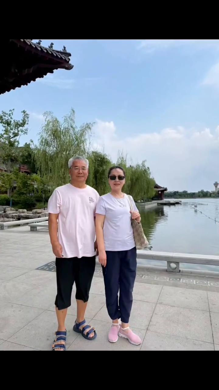 包公湖是开封府老城最大的水域，包公而得名。它有东湖、西湖、即包公、开封府跟包公池