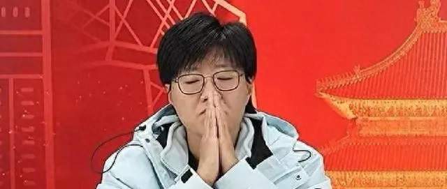孙颖莎止步32强，全网喊“心疼”，郭焱却把台阶撤了，句句戳心