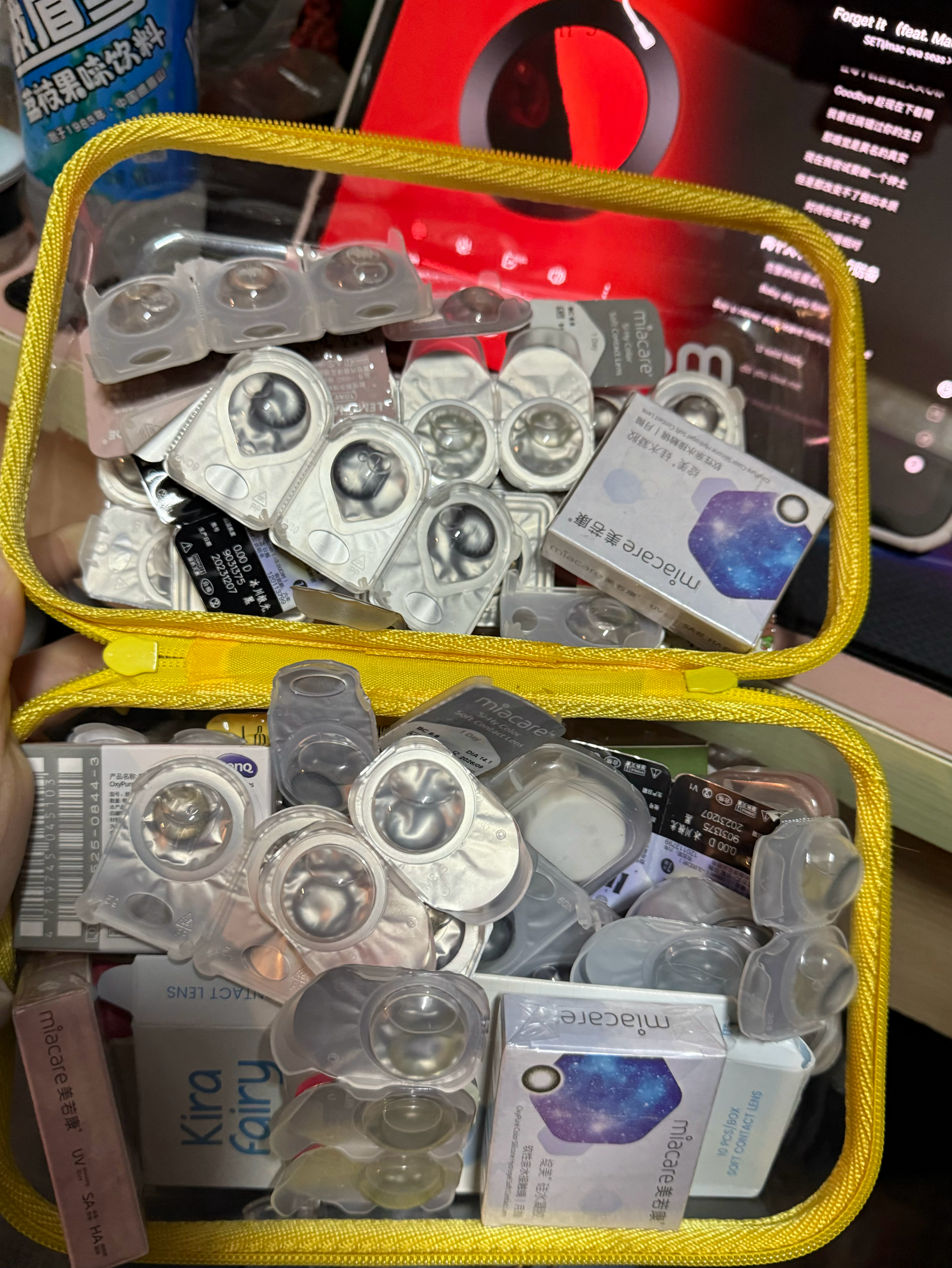 每次你们问我今天带的啥子美瞳我真的不知道 原因如下 每次都盲选随便抓一副 ꒦ິ^