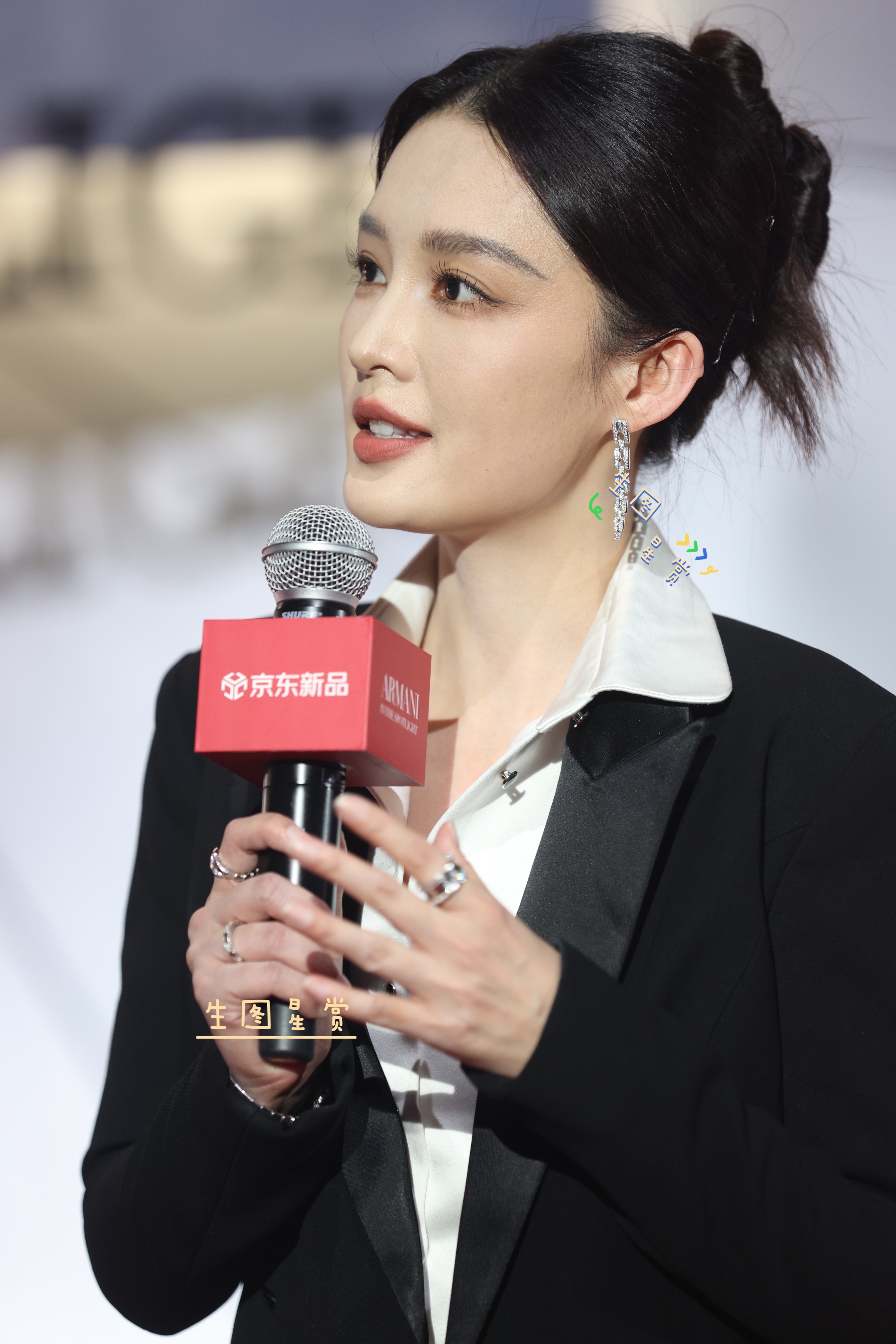 李沁阿玛尼直播活动出图西装杀的沁姐已被深深勾走了魂[彩虹屁][期待]李沁[超话]