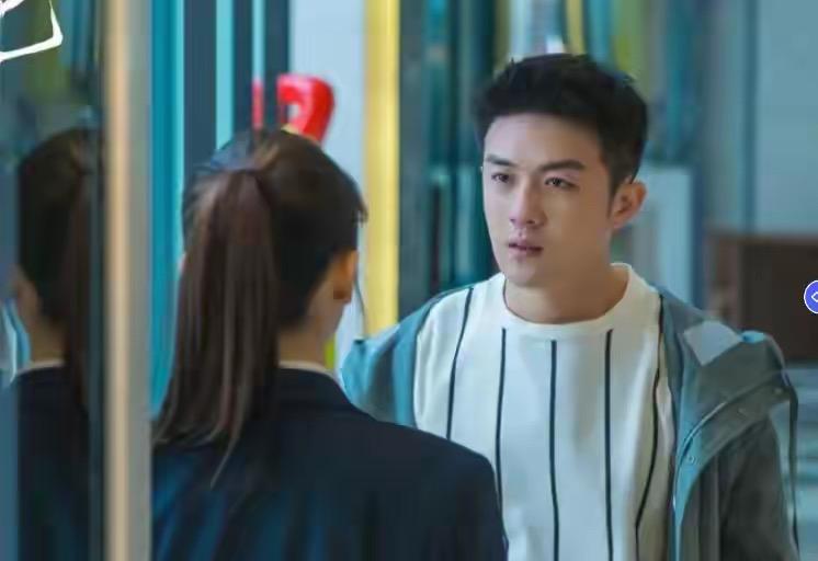 中年夫妻最大的悲哀，不是没钱、出轨，而是情感麻木。
这句话听起来刺痛，却又真实得