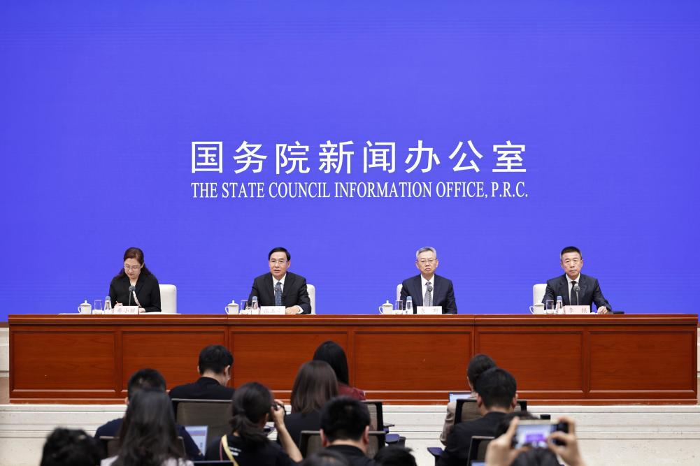 在我看来，央企深化改革有诸多变化和积极意义。一是央企资产规模的快速增长，反映出国