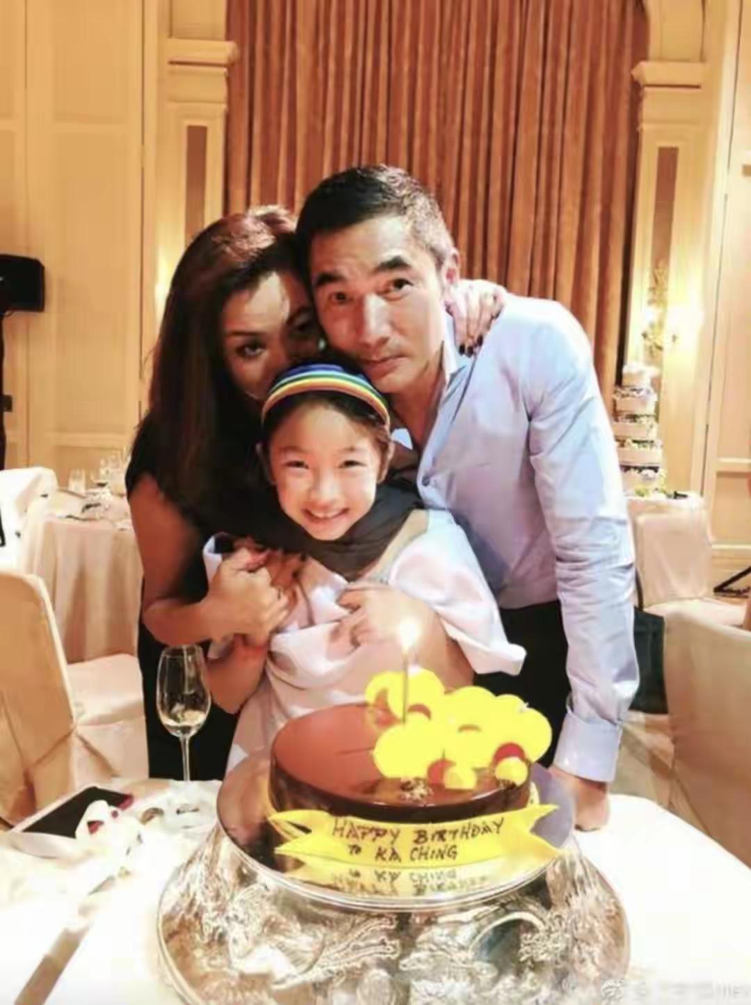 “当爹的都懂！”香港，方中信出席活动自曝17岁女儿已经恋爱，他偷偷见过未来女婿，