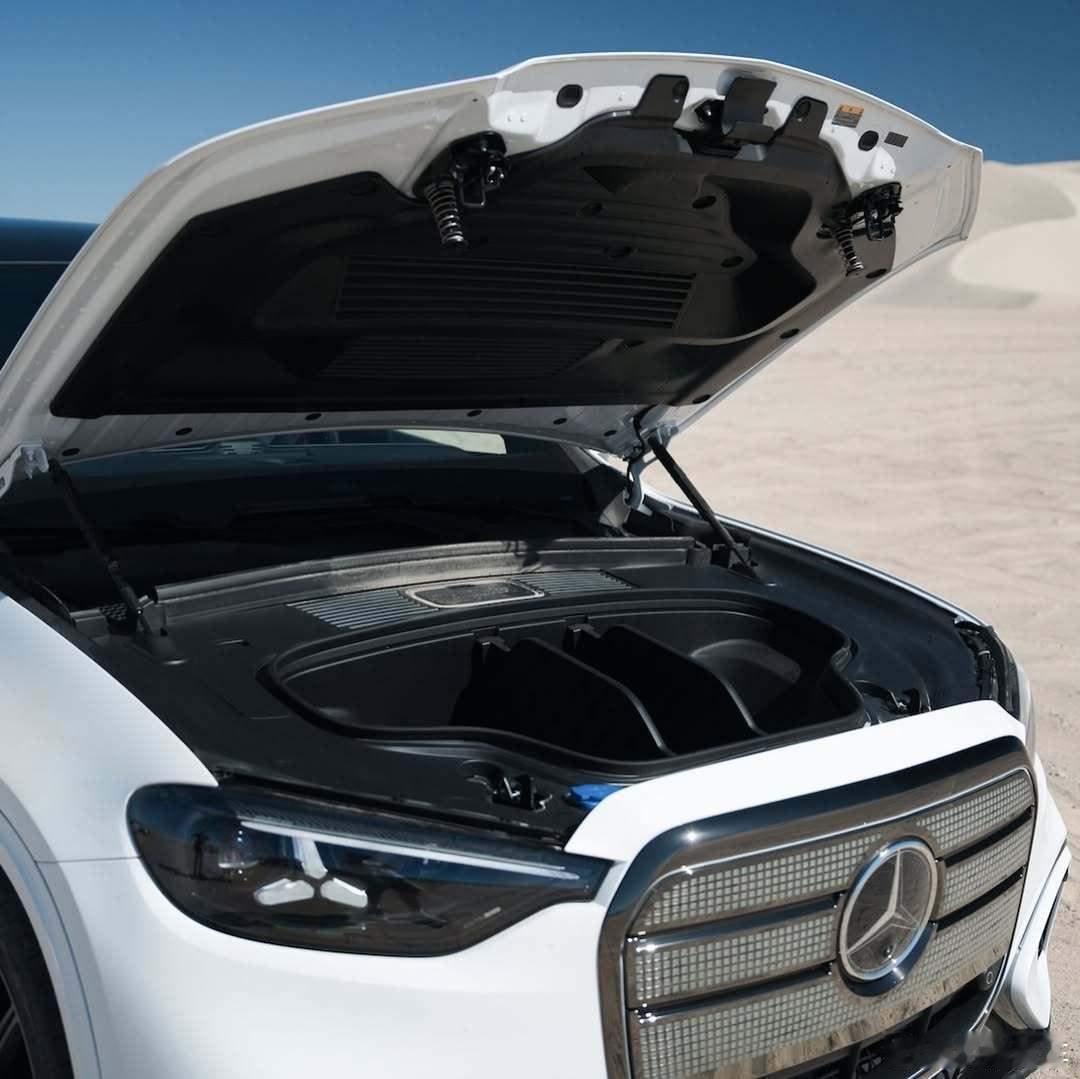 这个小隔板可以提升一下前备箱的利用率 ​​​