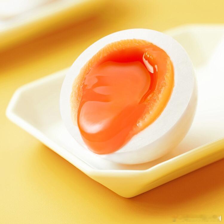 #溏心蛋# 【为什么不建议吃溏心蛋？】溏心蛋往往是蛋清已经凝固质地较软，而蛋黄还