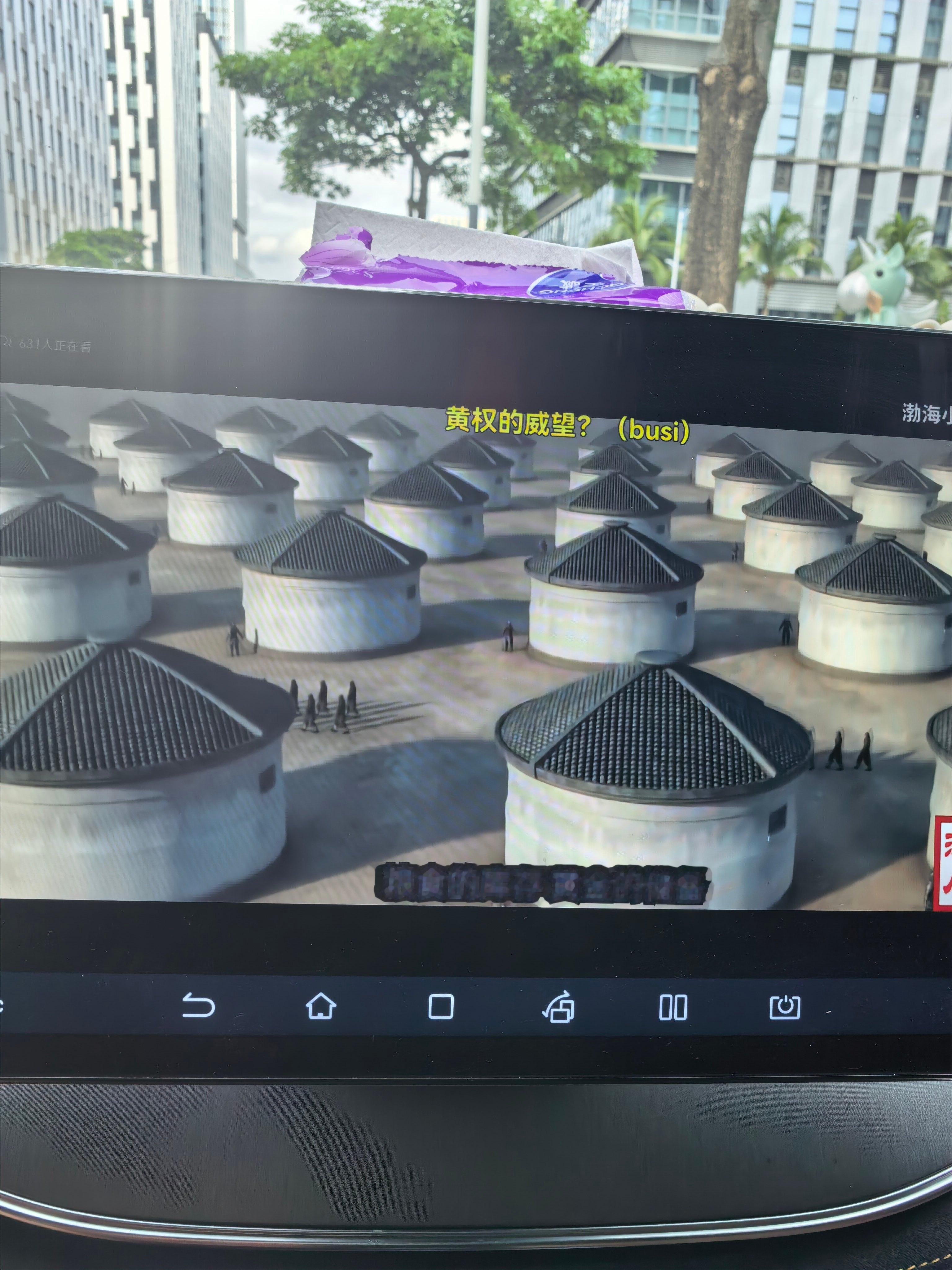 在车上等人的时候，连上HiCar，在b站找个好看的视频，开上空调，把座位调成最佳