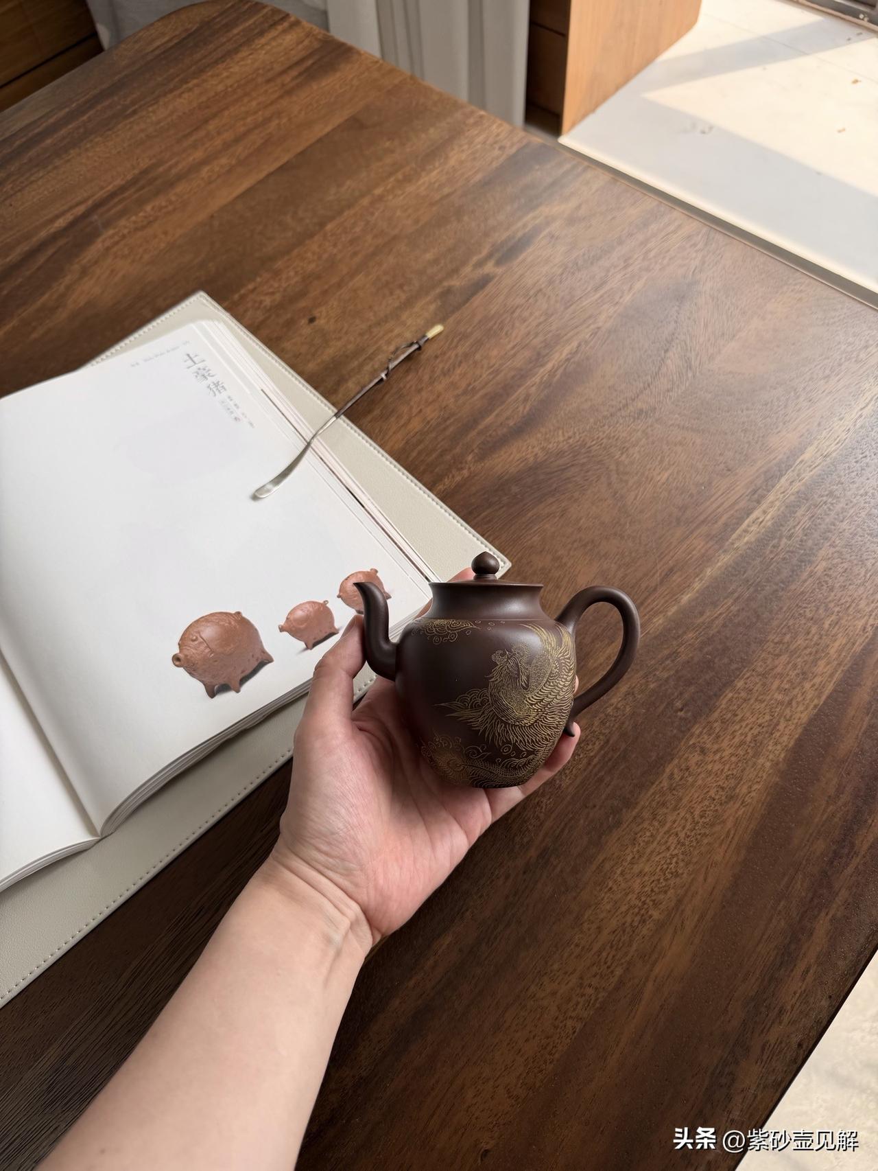 一把紫砂壶，光有泥料和做工还不够
我见过不少壶，有的泥料很好，做工也细，可摆在那
