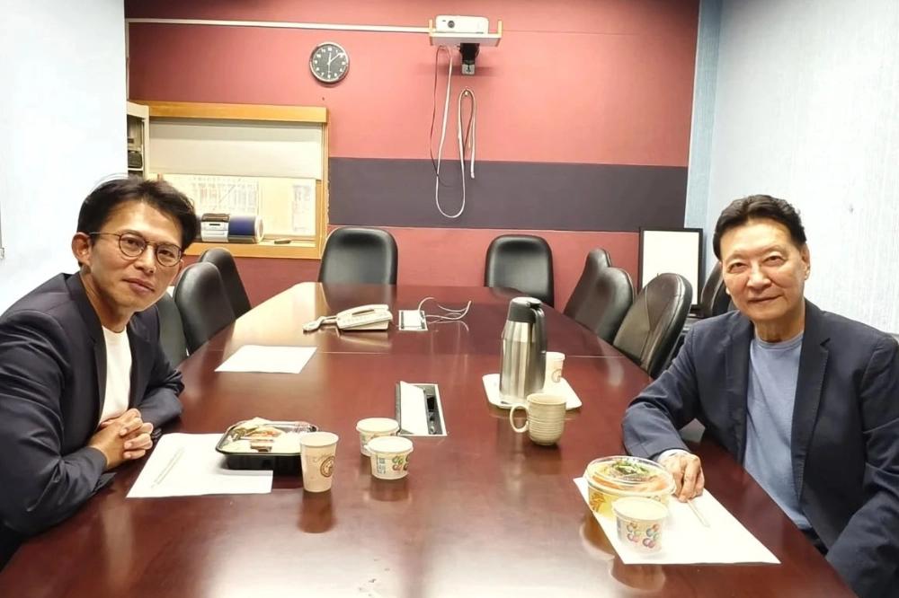 赵少康见民众党主席黄国昌谈两岸、谈2028年大选，这些本该是国民党主席要做的事，