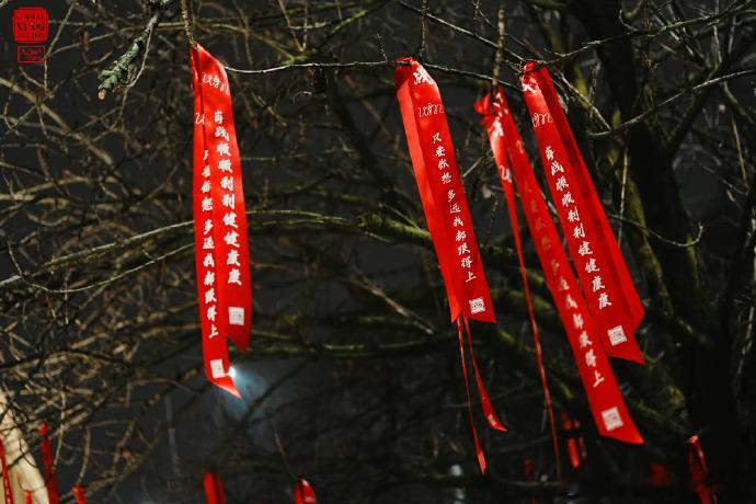 肖战米兰Gucci看秀应援肖战红丝带应援 肖战米兰Gucci看秀应援，肖战红丝带