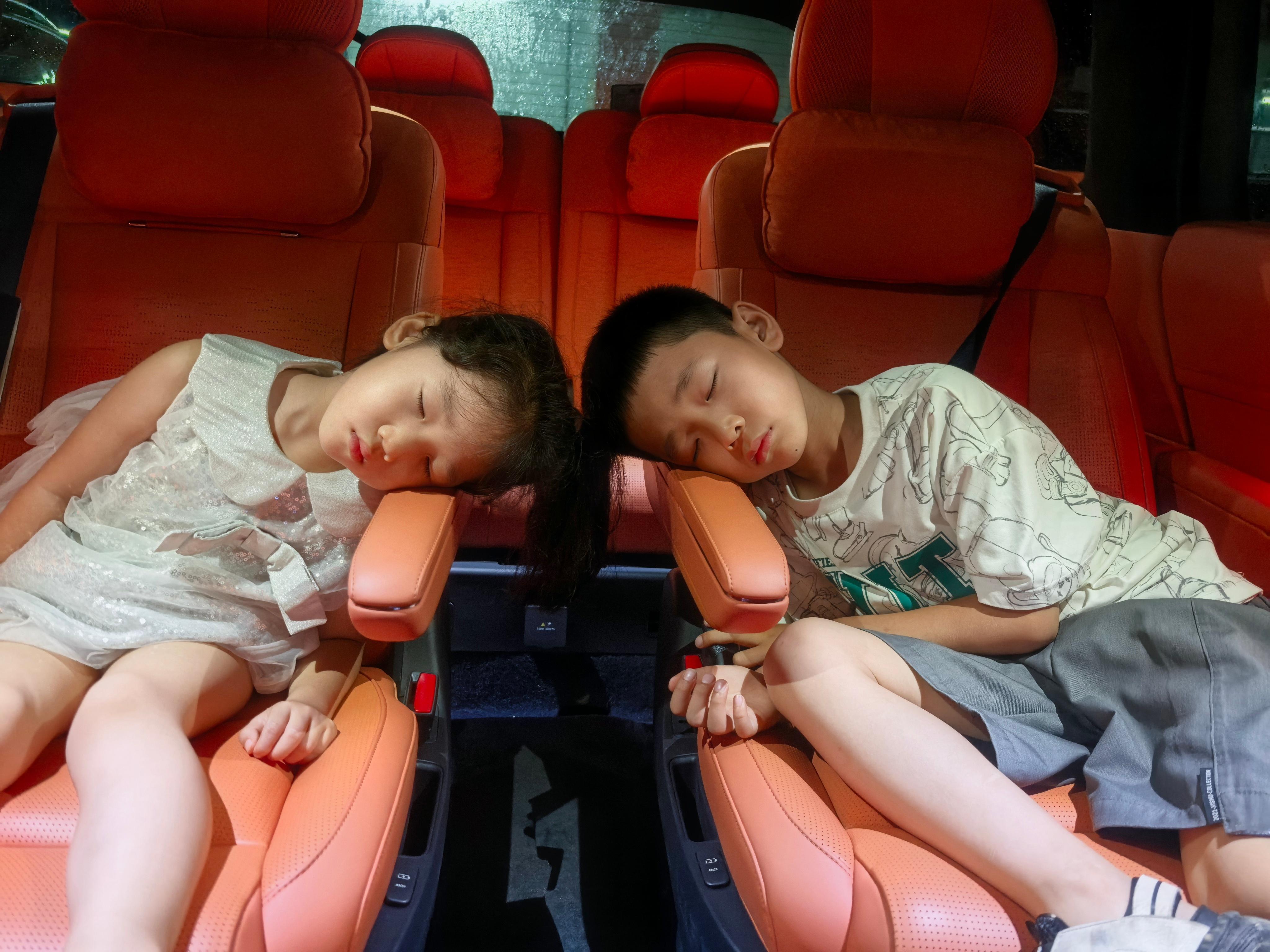 时间好快呀图 2 图 3 是哥哥妹妹第一次见面可我真的不想让他们长大 ​​​