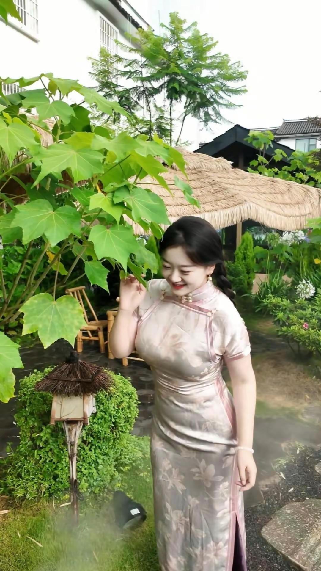人的缘分太浅，我只能选择记住你最好的一面旗袍