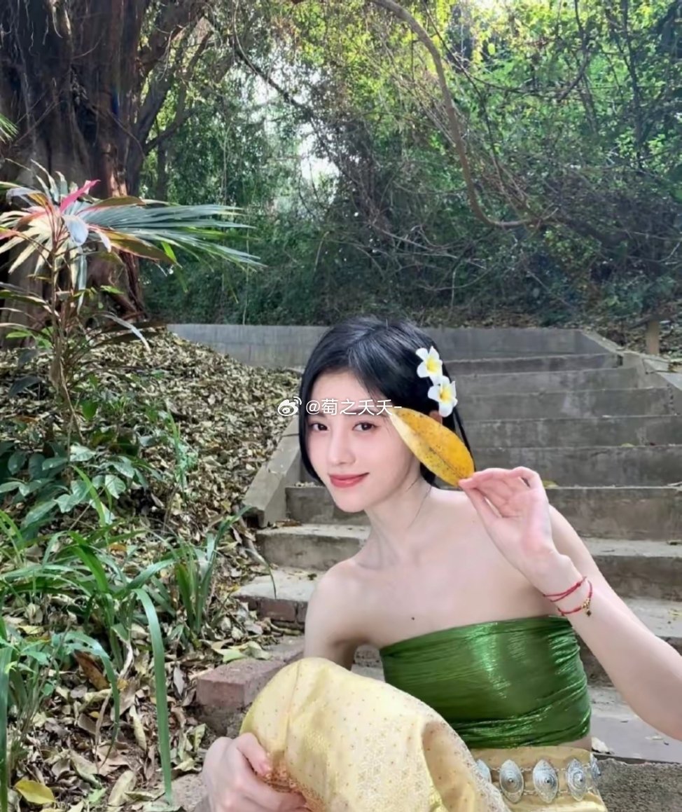 女明星的傣族造型田曦薇、赵露思、陈都灵、艾米、鞠婧祎、程潇你更喜欢谁的？ 