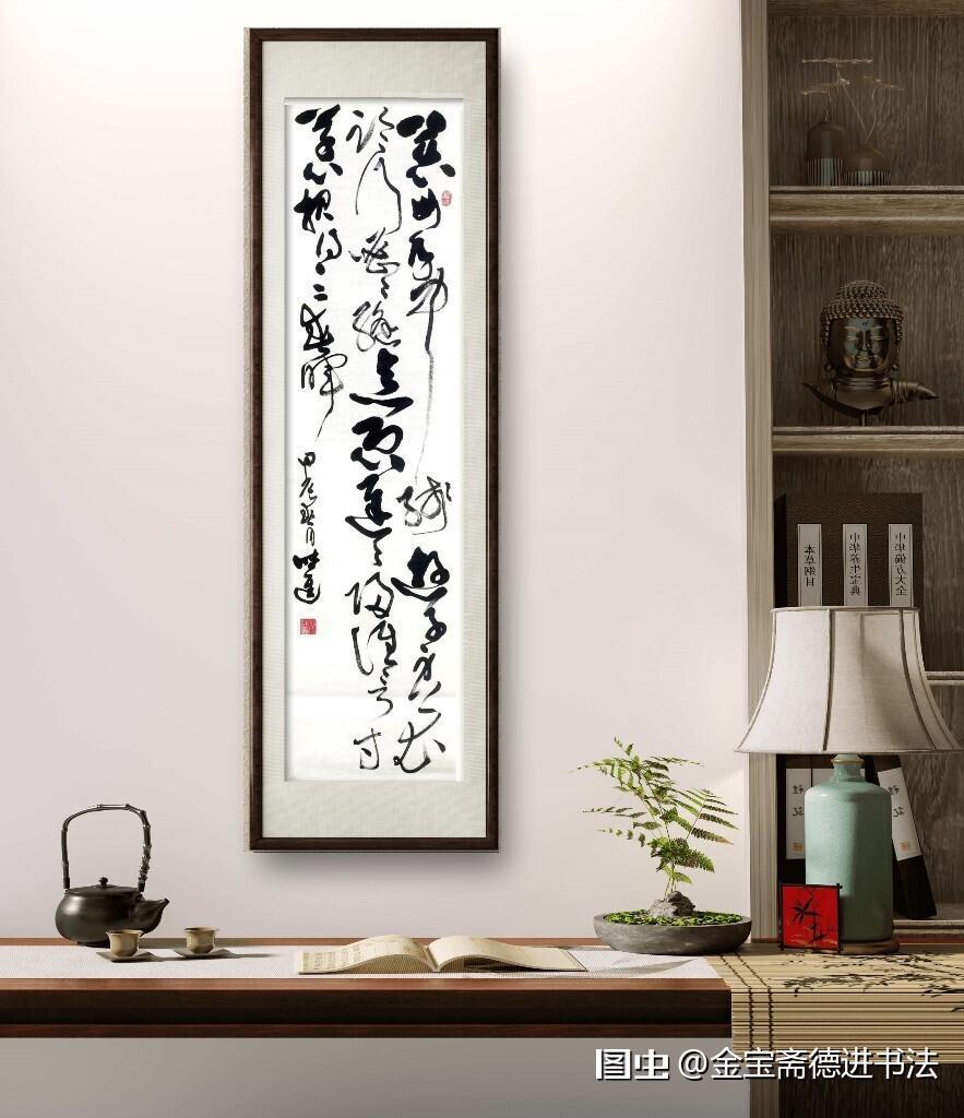 慈母手中线，

游子身上衣， 

缝制的是温暖，

牵挂的是距离。 

虽未言明