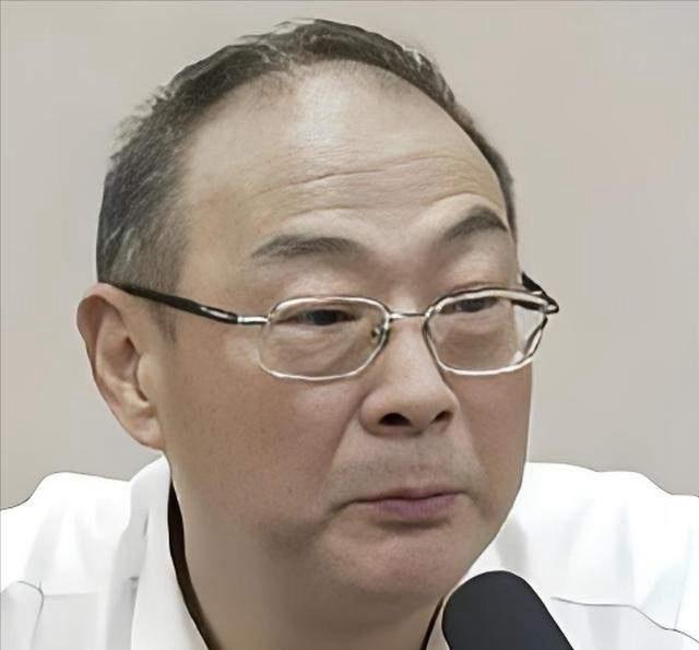 完全同意金灿荣教授的观点，清醒且极具大国格局。中国没有必要再三要求日本就侵华罪行
