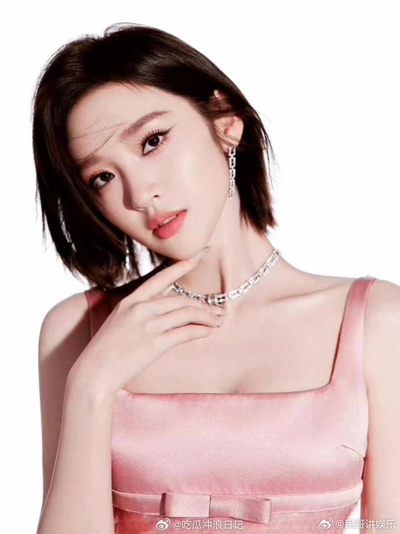 唐艺昕浪姐和豆包撞发型了 这发型和豆包也太像了！直播里第一眼幻视，可爱感爆棚～粉