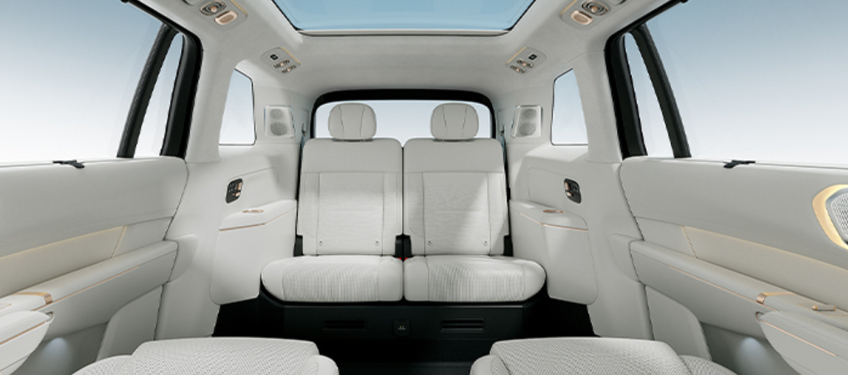 领克900六座版真的很懂多人出行整车坐起来宽敞又舒展，每一排都有不错的乘坐体验，