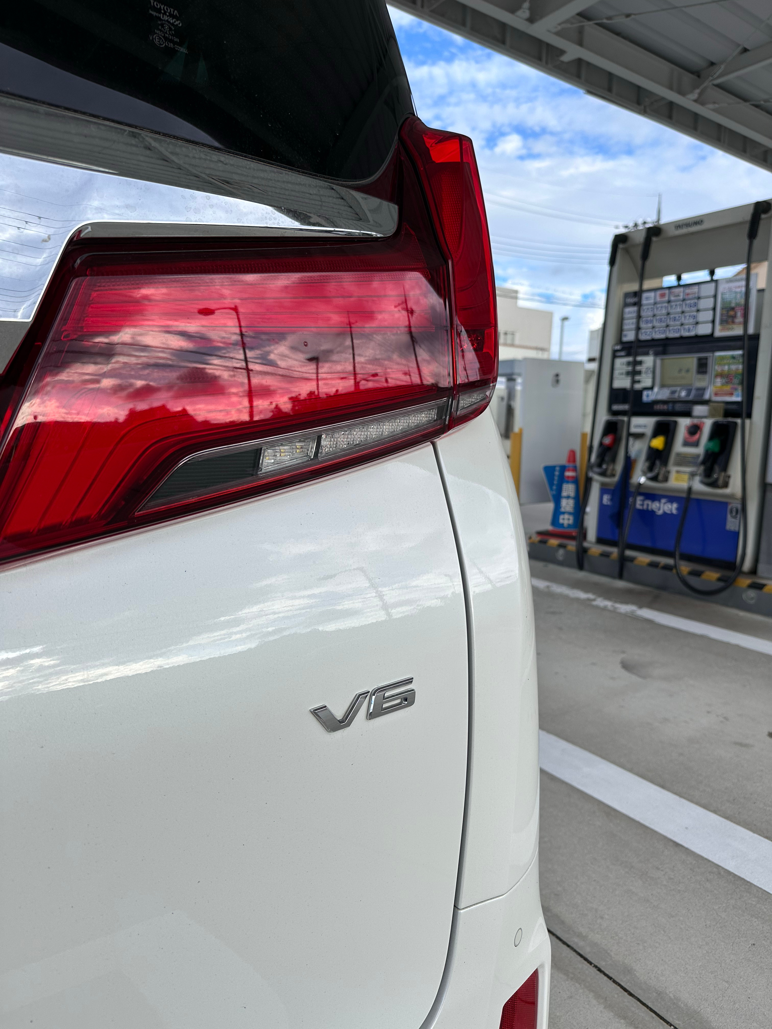 油价或涨超70%吓得我赶紧出门98号加满大排量车主应该是全世界最希望和平的那群人