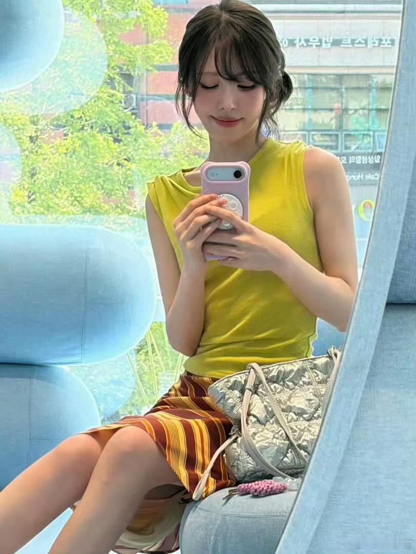 Wendy的胯引起热议 怎么天天让女孩子被恶意包围被body shame啊 傻帽