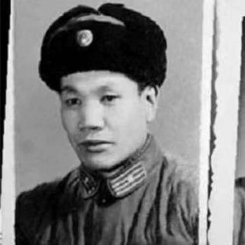 1996年，一个七旬老人来到部队驻地，看到部队的王团长后，七旬老人心酸地说：“我