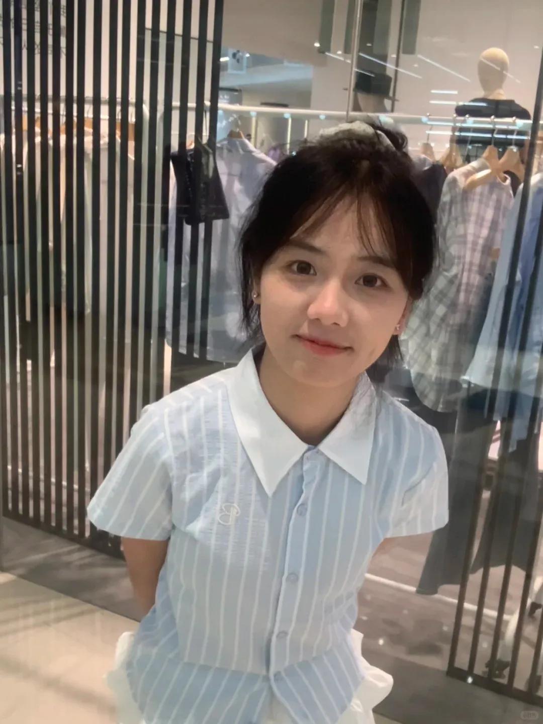 不谈感觉，客观评价一下她
的颜值是什么水平？
[万柿如意]

让我们暂时放下“感