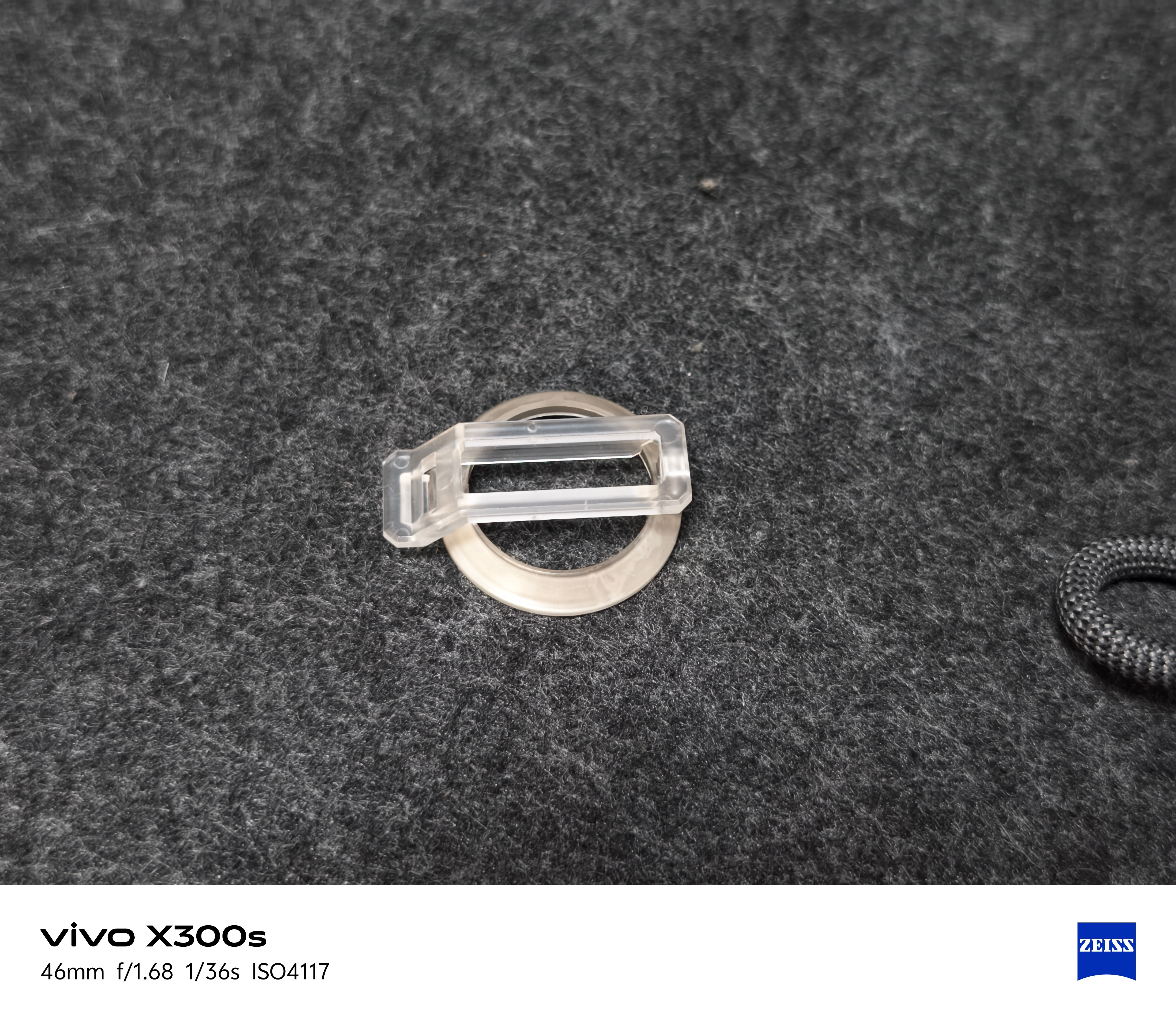 买了个水月雨胶囊PILL耳机的锁定器  它这个耳机放兜里会自己转开，所以水月雨就