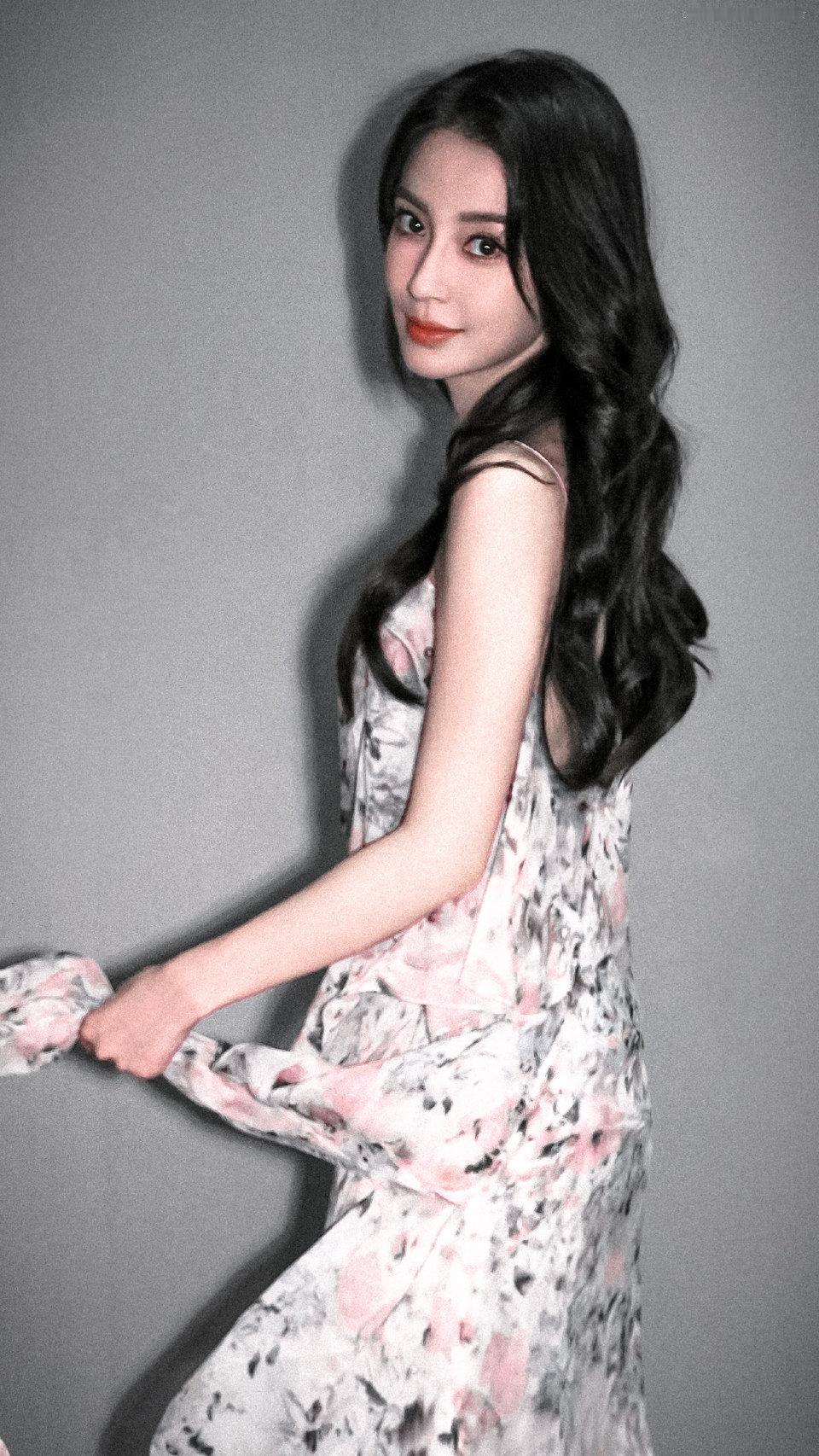 angelababy[超话] 🍯angelababy有的人最害怕生不逢时，而我