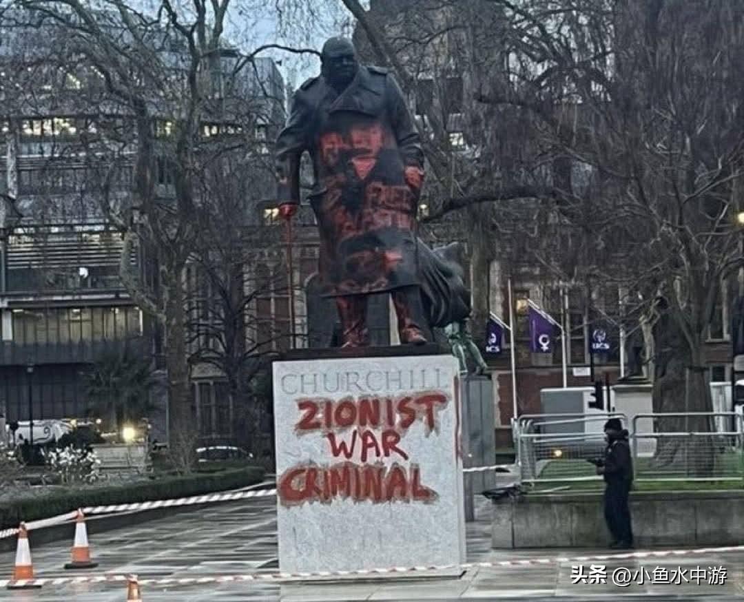 英国伦敦的丘吉尔雕像——他要是泉下有知，看到伦敦如今这副模样，一定会气得从坟墓里
