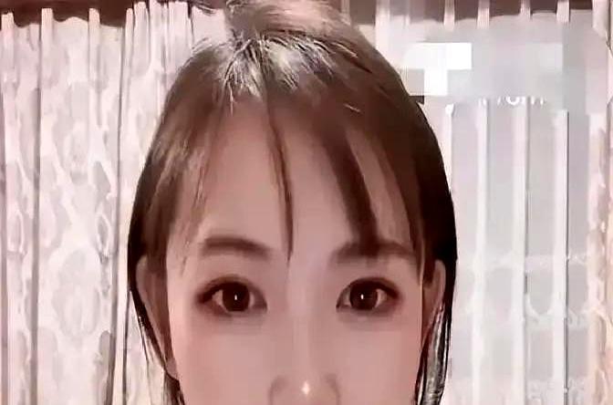 22亿票房后，他再没提过前妻
 
王宝强把《八角笼中》拍成了自己的翻身仗。票房2