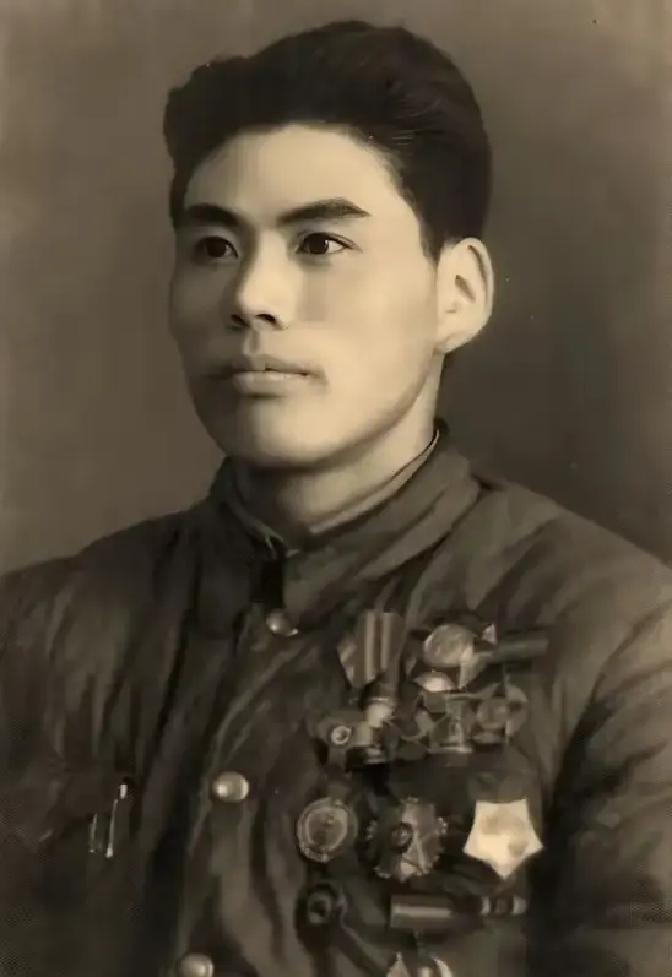 [太阳]1951年冬天，抗日名将、国军中将李延年在台北监狱被释放出来，可是他的妻