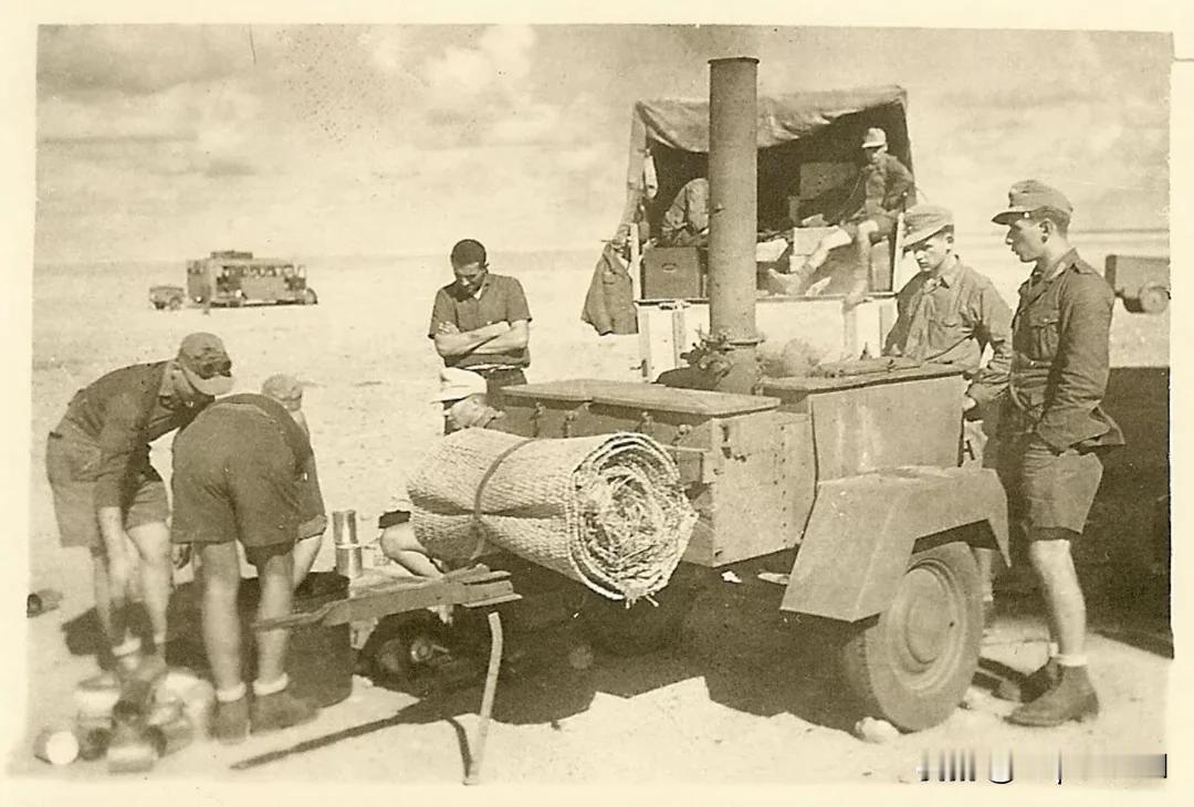 1941-43 年间，德国非洲军团在北非的野战厨房
#军事##老照片#