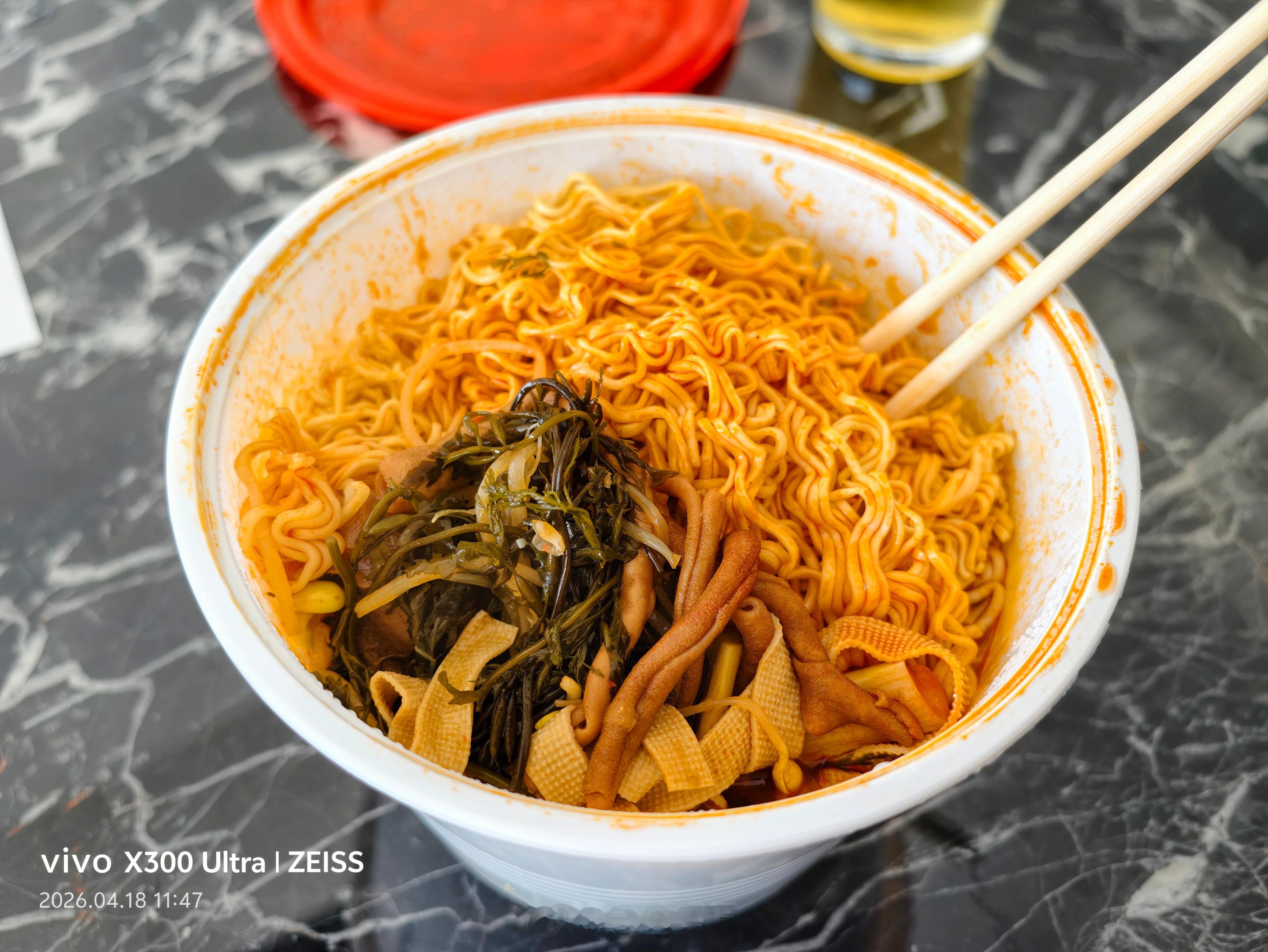 第一次挑战曹氏鸭脖！！！！只敢点微微辣……… 