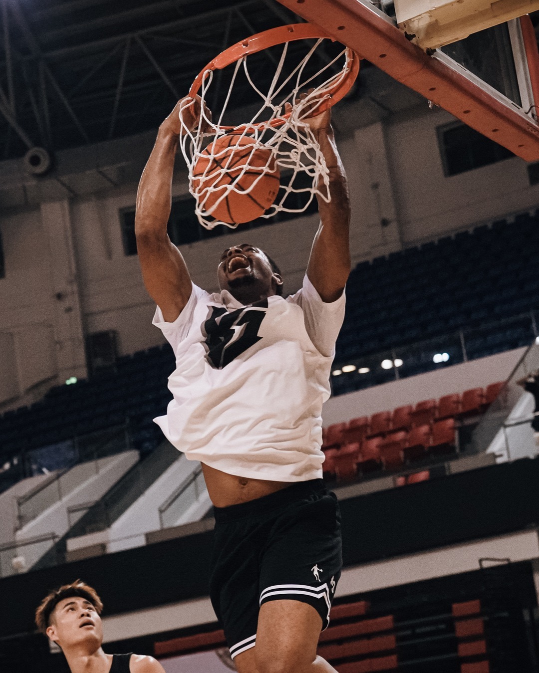 马刺官方晒出了球员们今夏的合自训练照🏀超话创作官 ｜马刺休赛期 ｜圣安东尼奥马