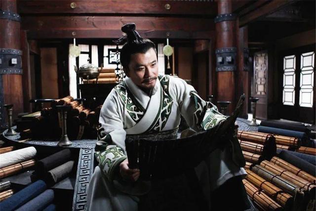 陶侃搬砖：以小见大的励志之道
      陶侃担任广州刺史时，有一段令人敬佩的习