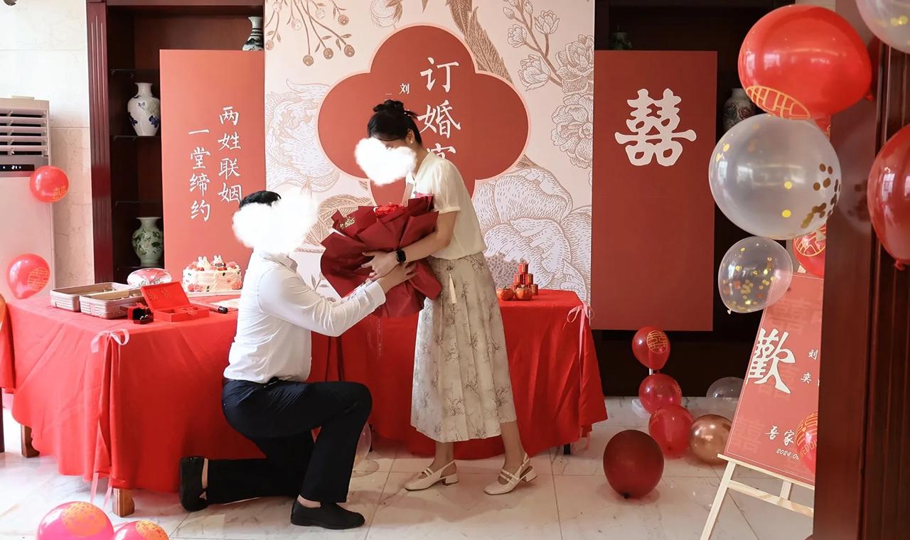 表弟俩口子小日子以后肯定错不了，虽然是在县级市，但是表弟是个公务员，弟媳妇是老师