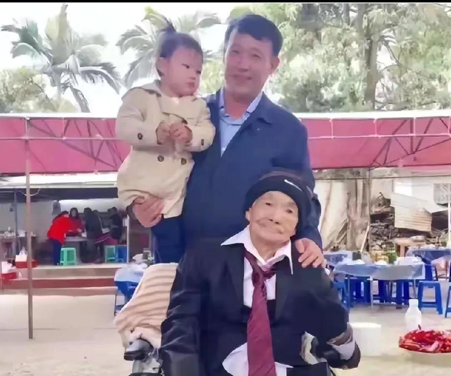 缅甸“女皇帝”杨金秀：传奇又争议的一生

          1927 年，杨金