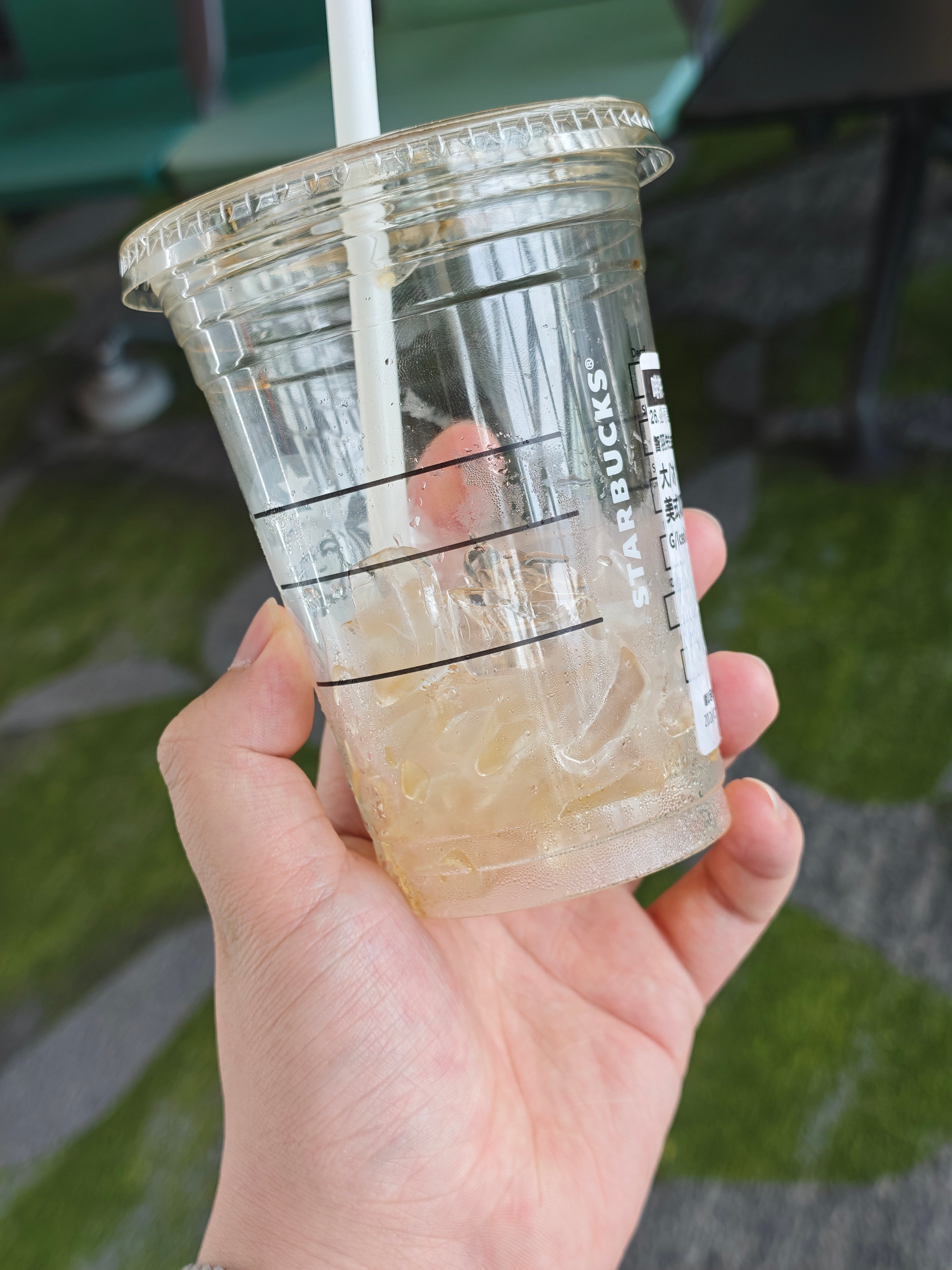 星巴克现在也有点坑了啊，我在深圳，这么热的地方我喝完了发现有这么多冰