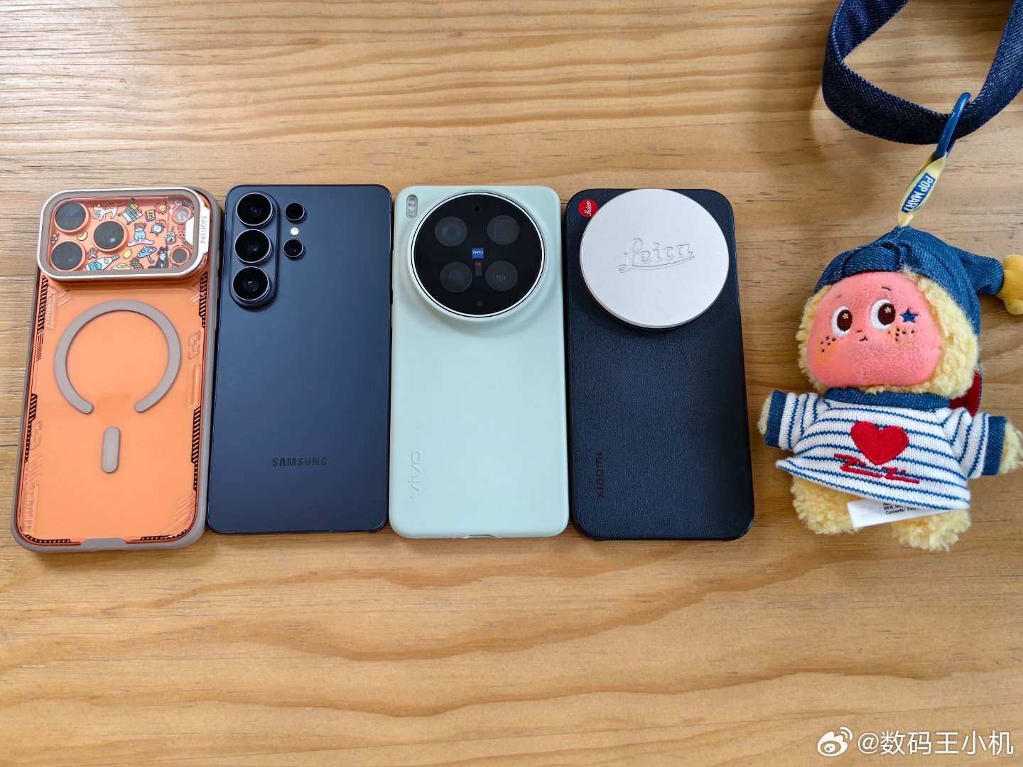每次出门拍摄都要带一堆手机📱你们最喜欢哪款？