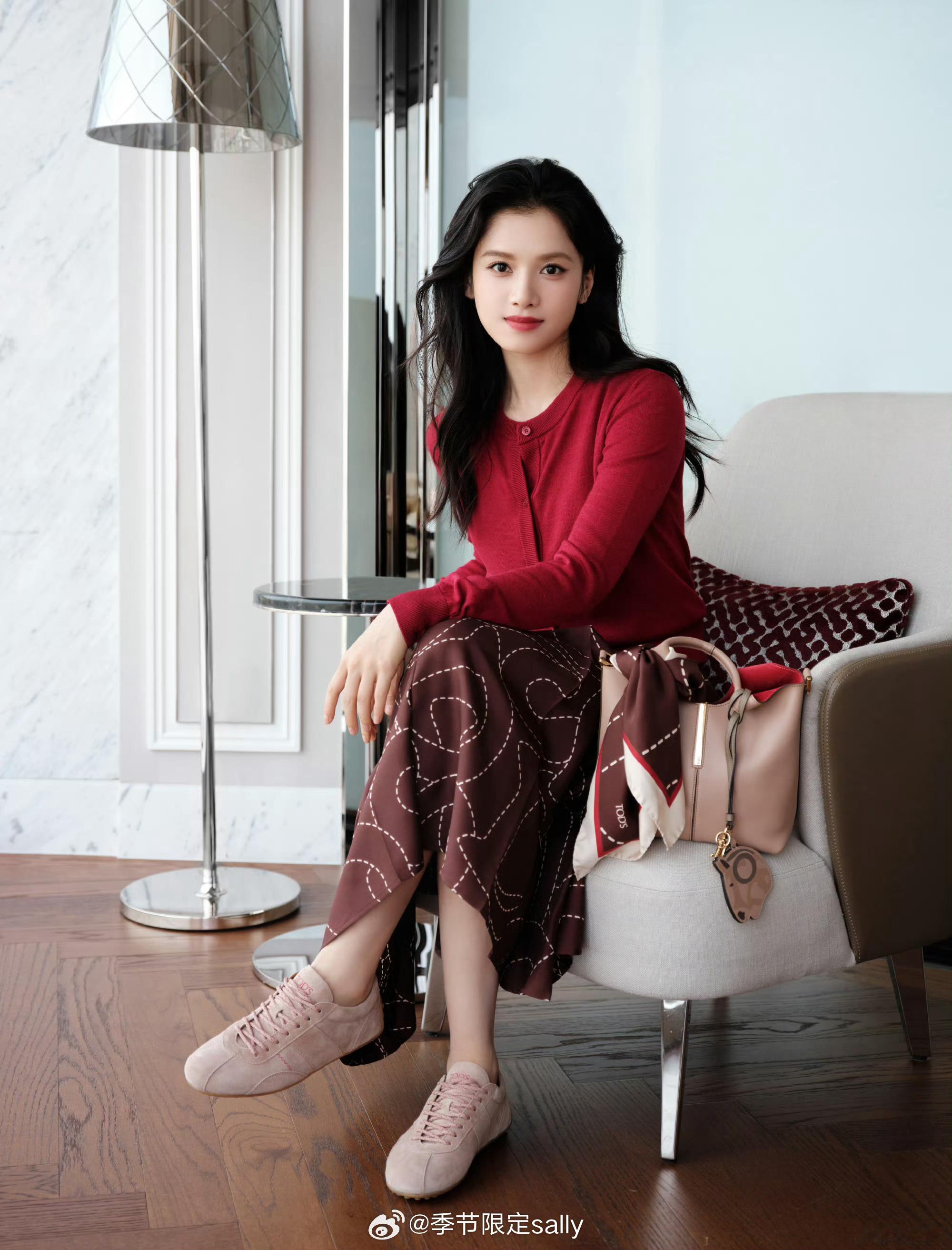 张婧仪tods新年大片