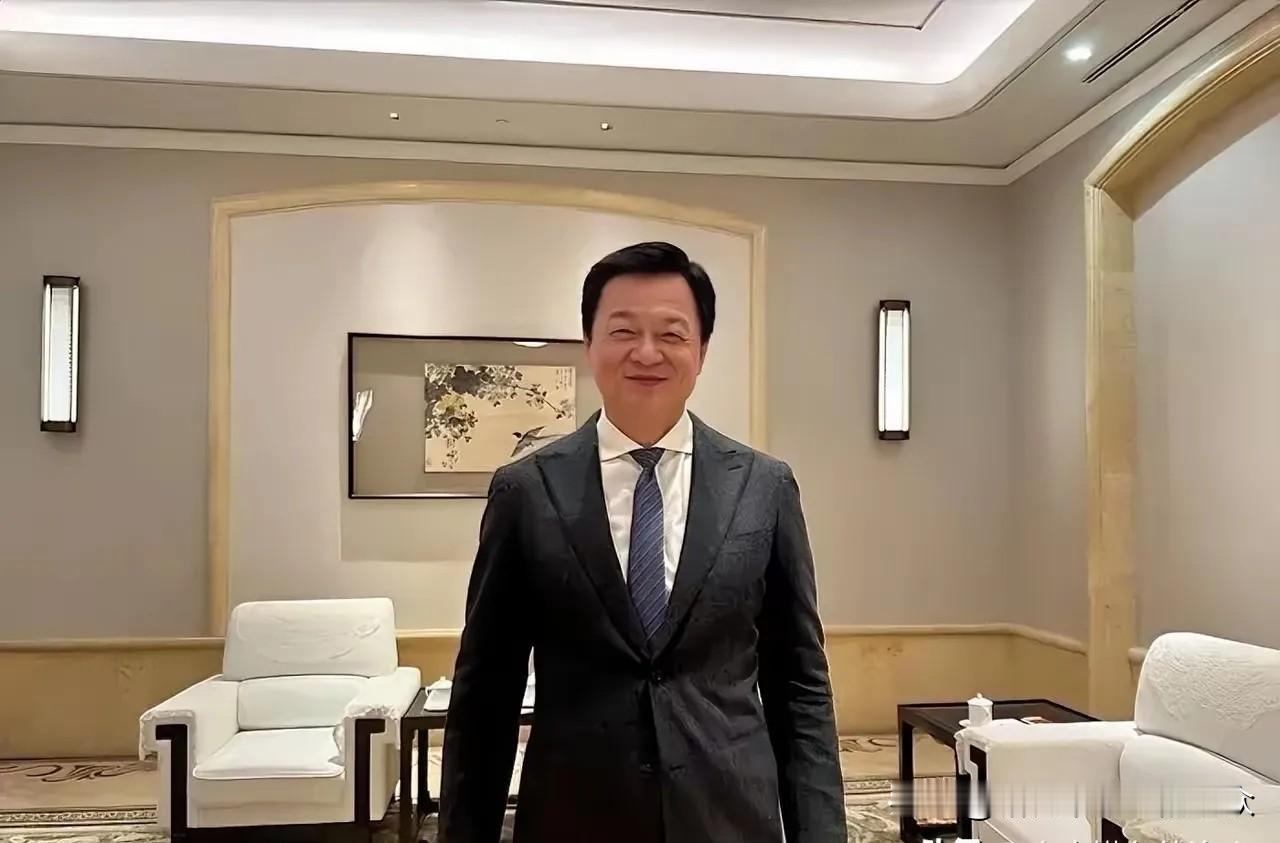 在台湾回归后
最有资格管理台湾事务
恐怕有一人是当之无愧的
他是坚定两岸统一，最