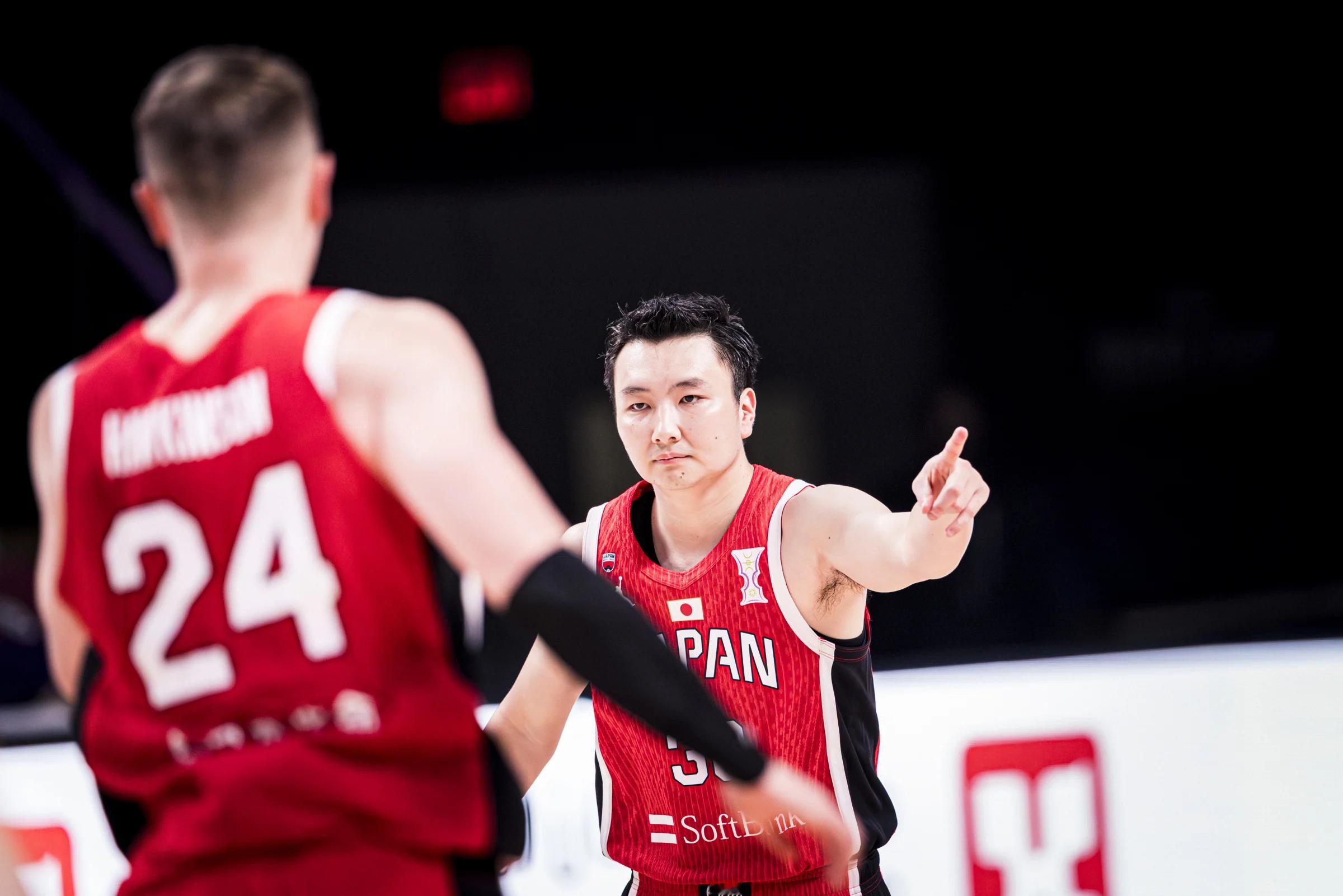 男篮亚洲杯 日本男篮102-63狂胜关岛39分，小组赛2胜1负最终排名第二，将与