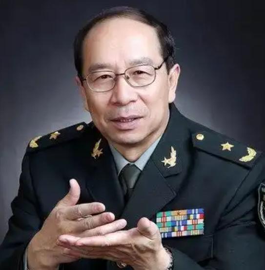 美国记者问金一南，“如果把中国2000亿的三峡大坝炸了，中国会怎么办？”金一南听