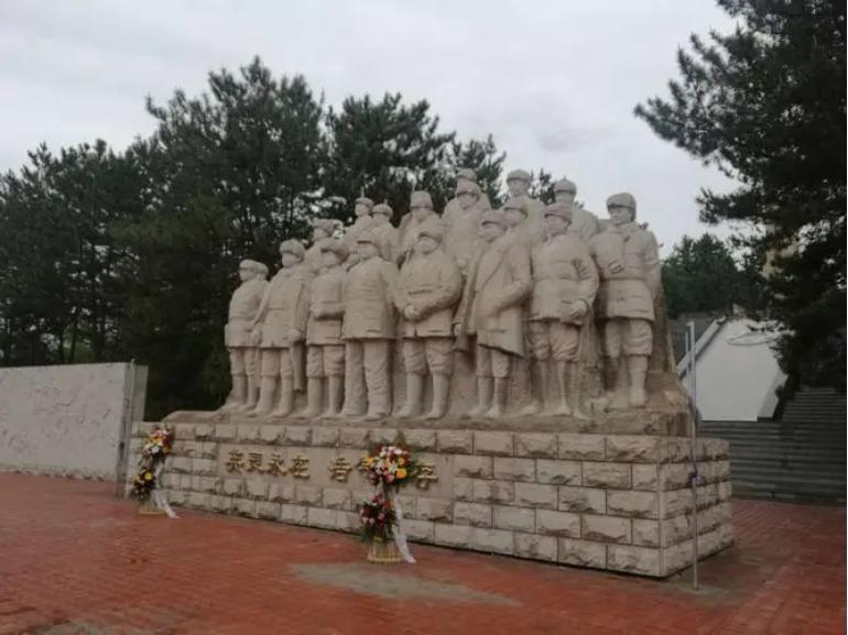 47年22名干部遇袭牺牲，惊动毛主席下令：把警卫的连长指导员枪毙
“1969年9