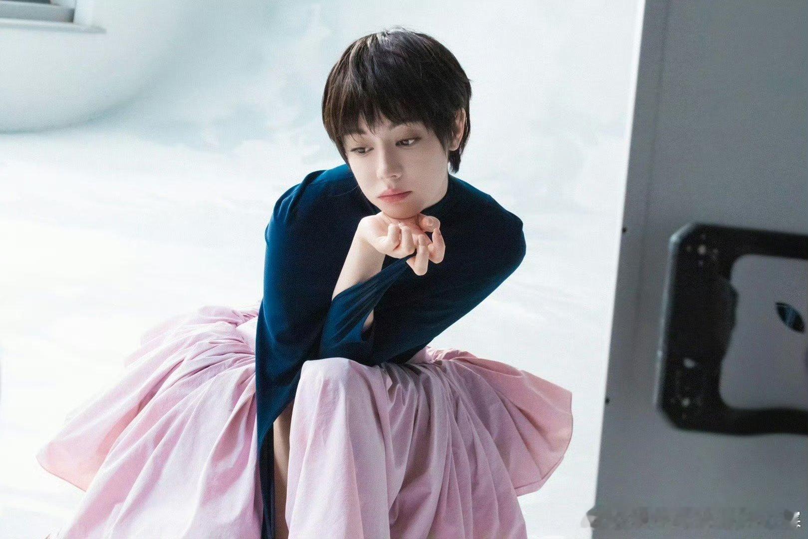 迪丽热巴ELLE超短发灵动干都要溢出来了！！！ 