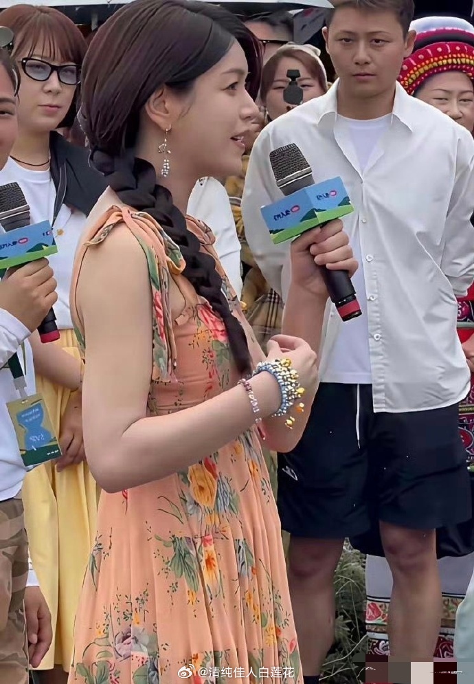 陈妍希这假发是两元店批发的吧？ 