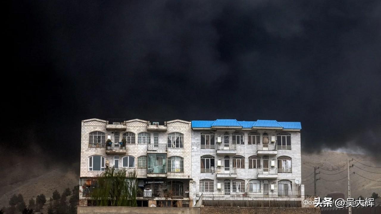 彭博社报道：美以对伊朗打击造成的有毒沉降与土壤污染将持续数十年，长期生态影响极为