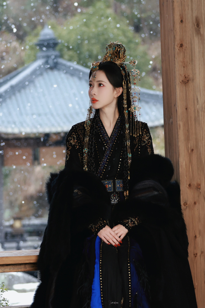 孟子义《尚公主》暮晚摇路透，摇摇公主这身真的漂亮又贵气