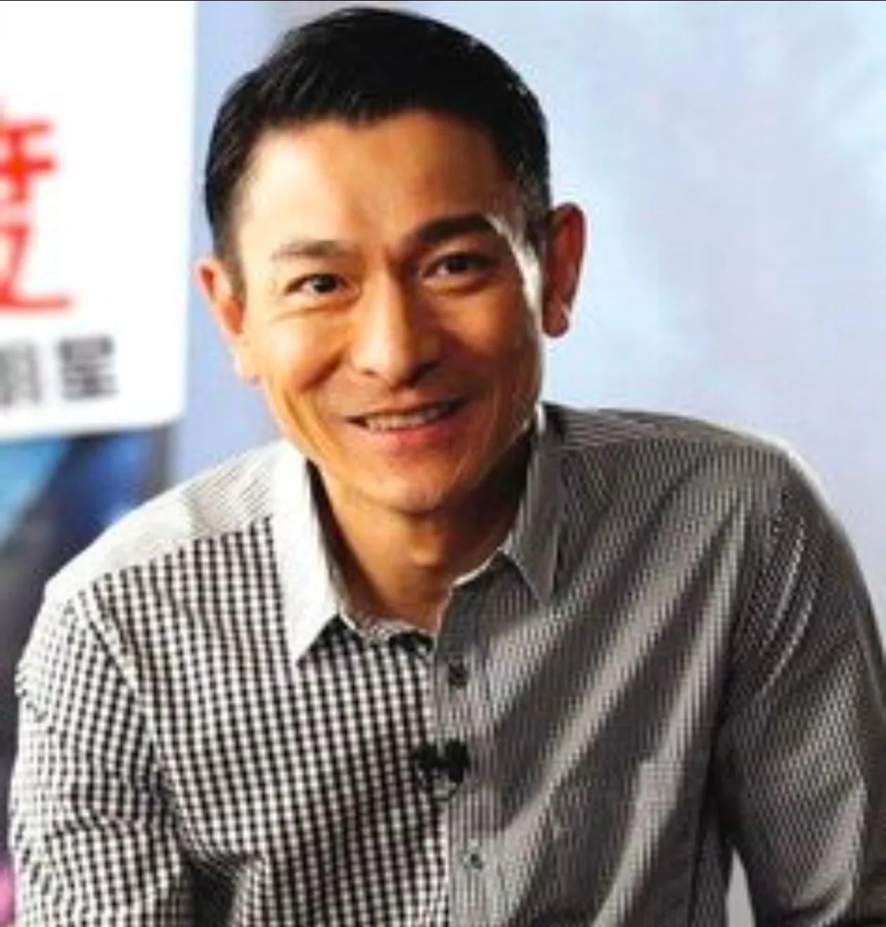 刘德华：舞台上的永恒传奇
 
在娱乐圈的璀璨星河里，刘德华无疑是最为耀眼的存在之