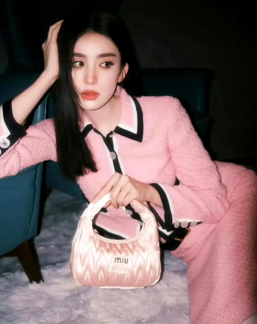娜扎妥妥的女王 ​​​[心]
#古力娜扎# #说TA# #娱乐# #八卦手册#