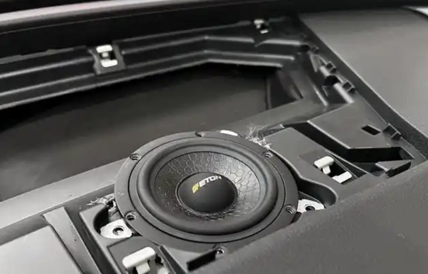 省心第一名！默认音响的声音平衡超耐打，不用手动调，各种歌曲都能完美适配～ 