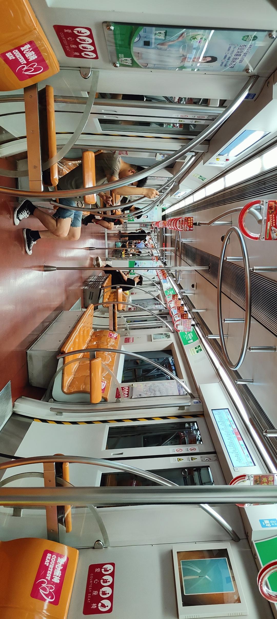 坐上地铁，感受城市的脉动！🚇🚇